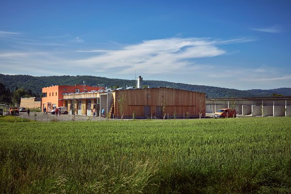 Landschaftsaufnahme mit einem Gebäudefoto
