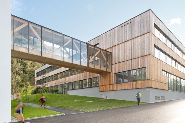 Holzgebäude der Höhere Bundeslehr- und Forschungsanstalt für Landwirtschaft und Ernährung, sowie Lebensmittel- und Biotechnologie Tirol