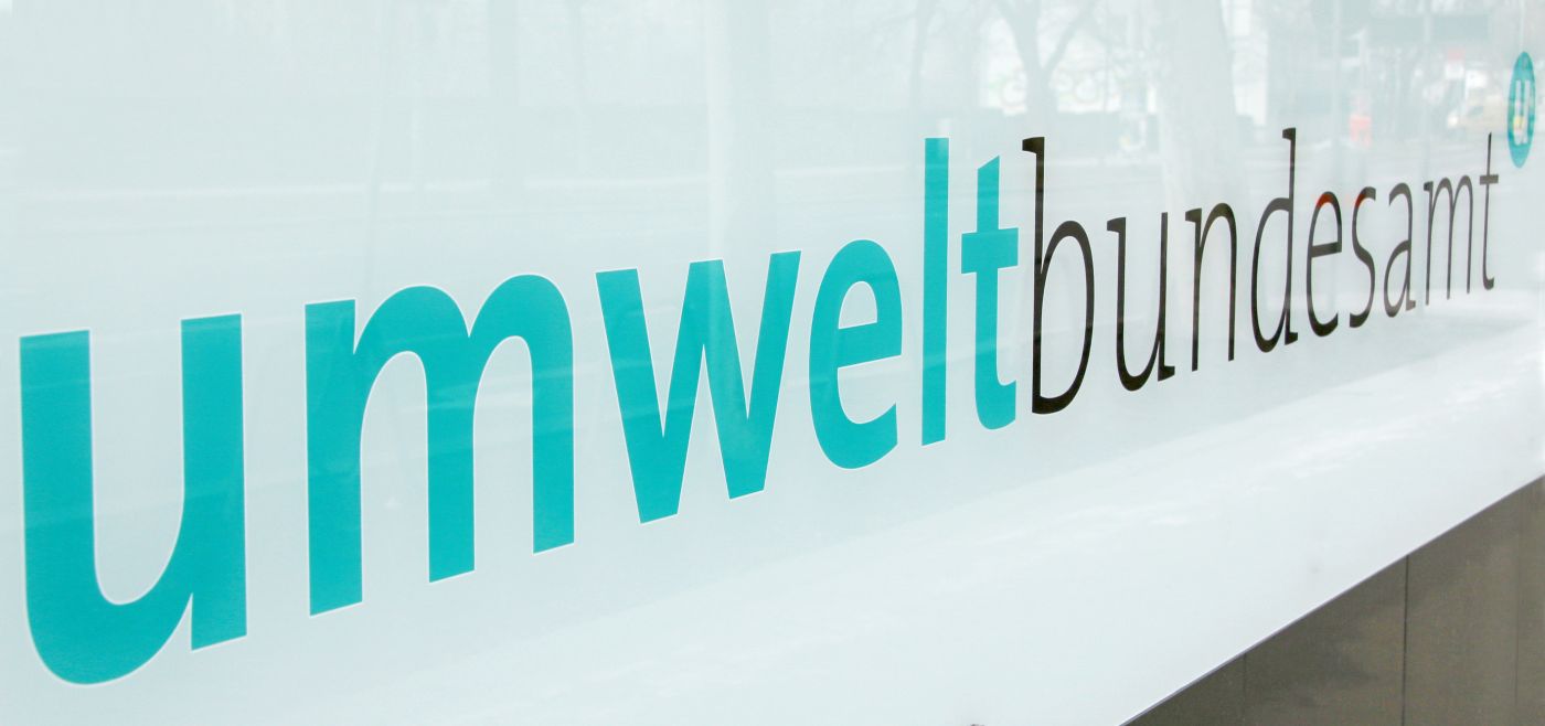 Umweltbundesamt Logo an als Türschild
