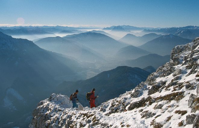 Wanderer am Ausstieg des Südwandbandes 