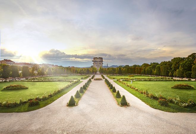 Augarten - Großes Parterre mit Flakturm