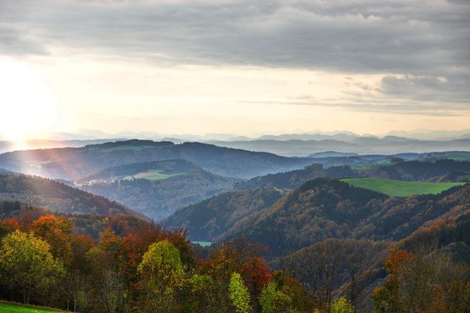 Berg- und Hügellandschaft