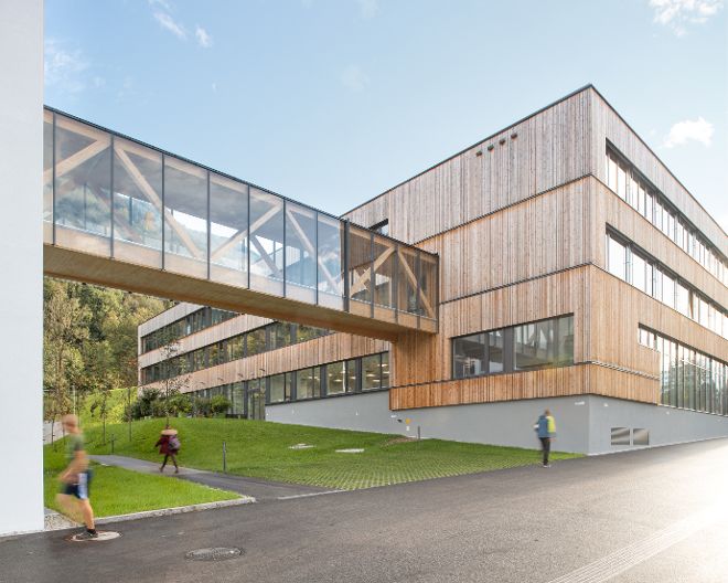 Holzgebäude der Höhere Bundeslehr- und Forschungsanstalt für Landwirtschaft und Ernährung, sowie Lebensmittel- und Biotechnologie Tirol