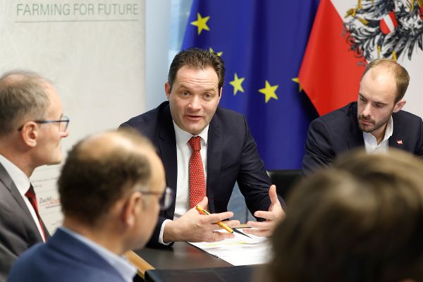 Agriculture Minister Norbert Totschnig and State Secretary Florian Tursky presented the Digital Action Plan Smart Farming today in Vienna.