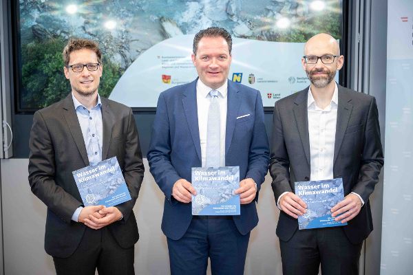 Bei einer Pressekonferenz im Regierungsgebäude am Stubenring präsentierte Bundesminister Norbert Totschnig die Zwischenergebnisse der Studie "Wasser im Klimawandel".