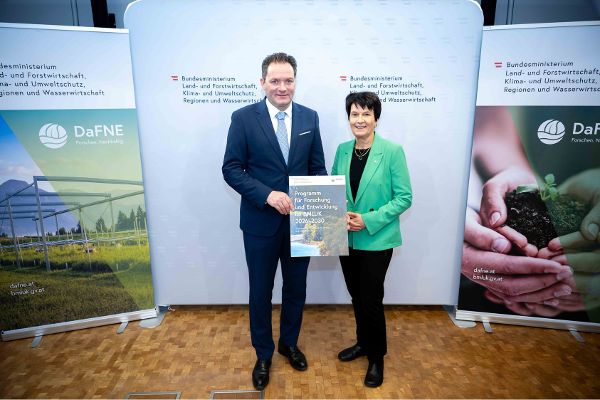Minister Totschnig und BOKU-Rektorin Schulev-Steindl präsentieren das Forschungsprogramm 2026-2030