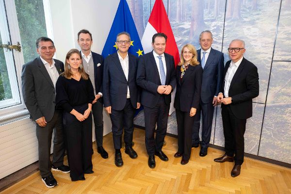 Gruppenfoto: Standortdialog mit Umweltminister Totschnig und „Zukunftsoffensive Verkehr & Infrastruktur“
