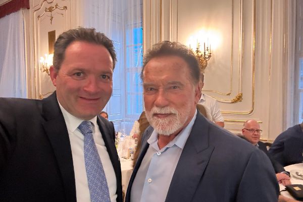 HMB Totschnig mit Arnold Schwarzenegger