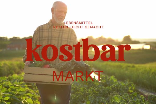 Am Titelbild von Kostbar Markt is ein Mann vor einem Grünen Feld zu sehen, der eine Kiste mit Erntegut trägt. im Vordergrund der Schriftzug "Kostbar Markt, Lebensmittel retten leicht gemacht"