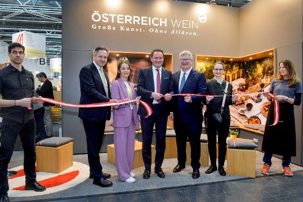 Bundesminister Totschnig bei der Eröffnung des Österreich Stands auf der ProWein