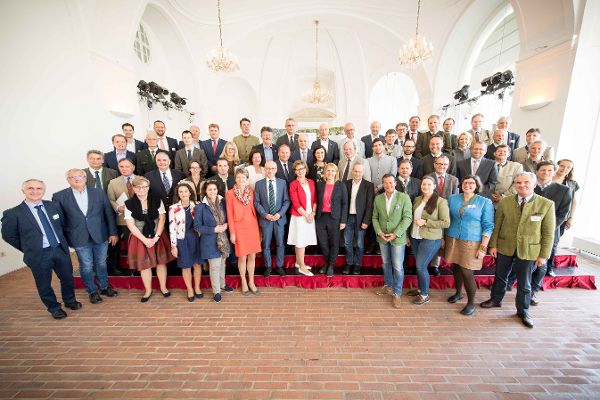 Gruppenfoto des 8. Runden Tisches zum Walddialog