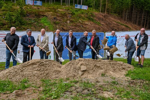 Ein Foto vom Spatenstich in Zwettl an der Rodl.