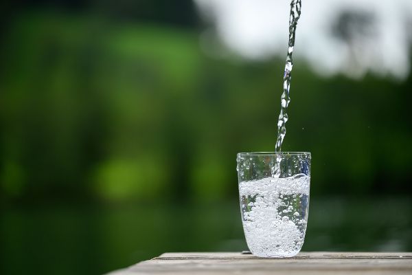 Wasserglas.