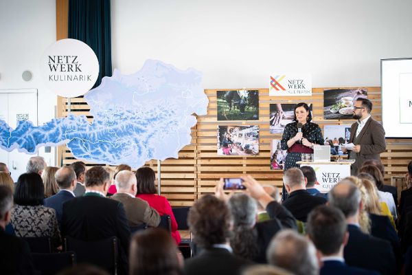 Regional and sustainable quality products: The Minister of Agriculture, Regions and Tourism (then Sustainability Minister), Elisabeth Köstinger, and the Head of the Culinary Network, Christina Mutenthaler, presented a comprehensive strategy for the integration of existing culinary initiatives. In a joint approach, Austria with its products and offers is to be positioned as the very culinary destination of Europe.