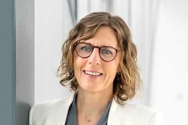 Abteilungsleiterin Magistra Doris Steiner-Ostermann, Abteilungsleiterin der Abteilung "Interne Kommunikation, Text- und Grafikgestaltung"