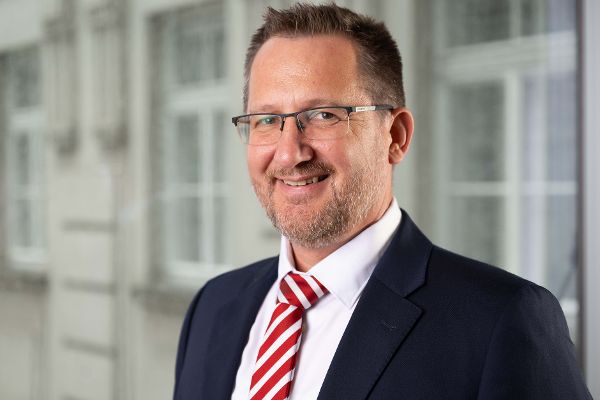Portraitfoto von Abteilungsleiter Georg Rappold, Leiter der Abteilung Holzpolitik, Bioökonomie und Innovation.