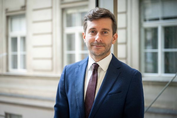 Abteilungsleiter Mag. David Sams, Abteilungsleiter der Abteilung Recht 1 - "Europarecht, Agrar- und Förderungsrecht".