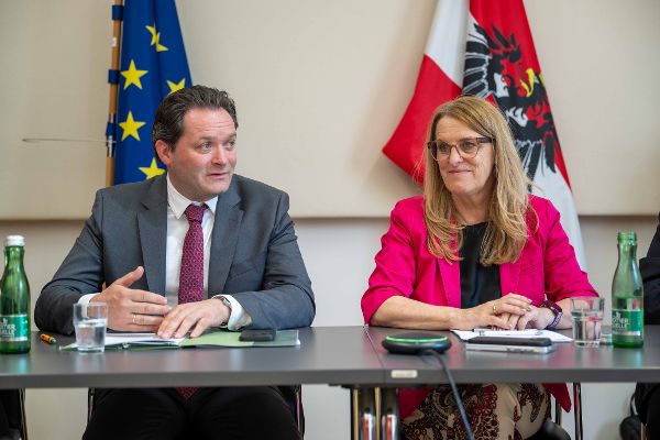 Minister Totschnig und Gesundheitsstaatssekretärin Ulrike Königsberger-Ludwig