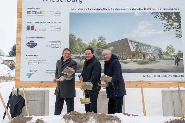 Bundesminister Totschnig beim Spatenstich in Wieselburg