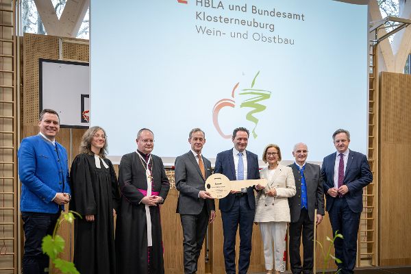 Schlüsselübergabe für das neue Zentrum Wein und Obst an der HBLA und BA Klosterneuburg.