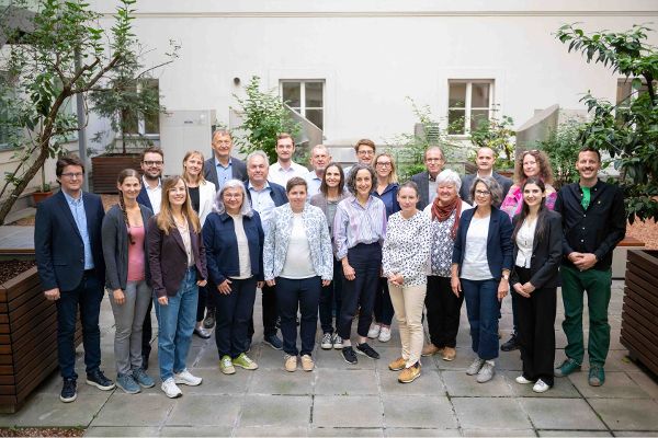 Gruppenphoto aller BBK-Zuständigen der Länder, des Ministeriums, und einzelner Projekte