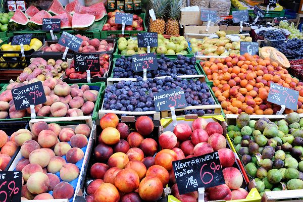 Obst und Gemüse bei einem Marktstand