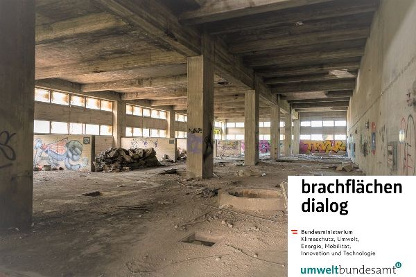 aufgegebene Industriehalle mit Graffities