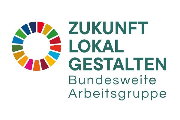 ein Rad, das die Nachhaltigkeitsziele symbolisiert und Schriftzug Zukunft lokal gestalten Bundesweite Arbeitsgruppe