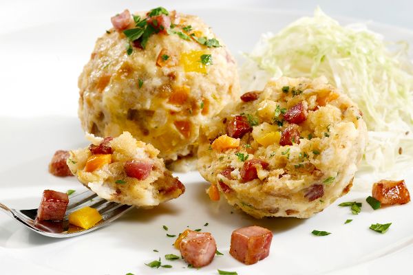 Semmelknödel nach Bauernart