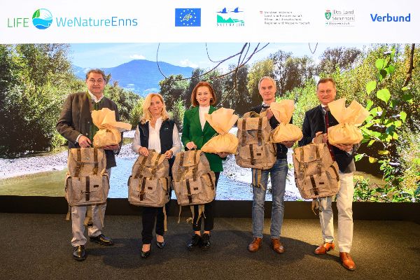 Pressefoto der Auftaktveranstaltung des Projektes WeNatureEnns