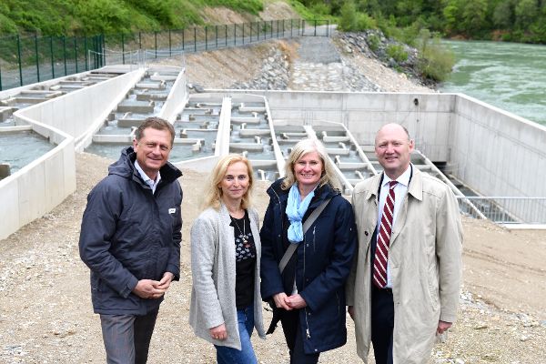 Gruppenfoto Eröffnung Fischwanderhilfe Edling