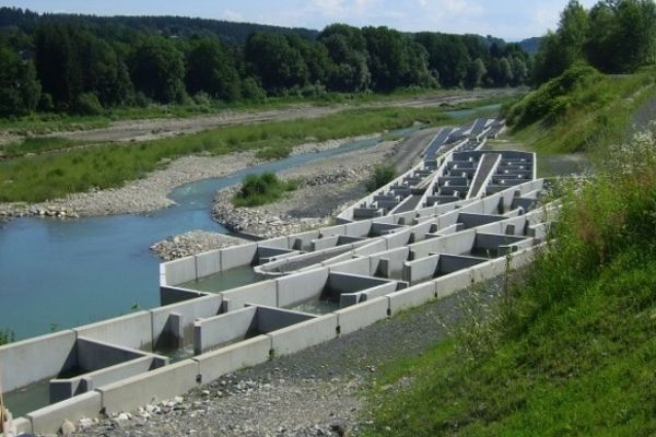 Schlitzpass beim Kraftwerk Rosegg an der Drau