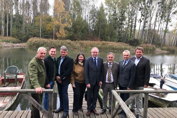 Gruppenfoto bei der Revitalisierung Ziegelofenwasser in Langenrohr