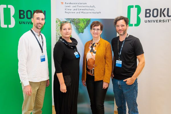 Gruppenfoto bei der Wasserkraftkonferenz.