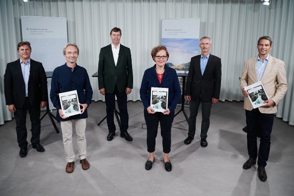 Gruppenfoto bei der Präsentation der Wasserschatz-Studie