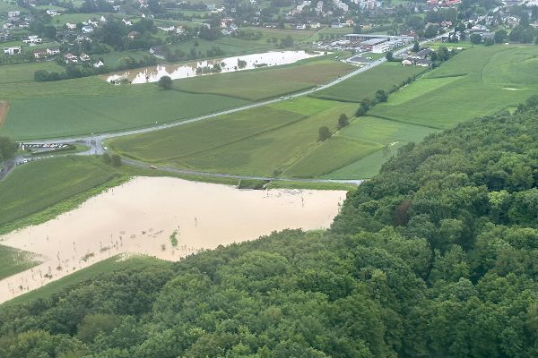 Gefüllte Rückhaltebecken an der Faulen Sulz