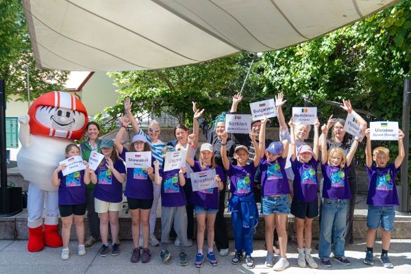 Gruppenfoto mit Helmi und den Donaupiraten am Danube Day.