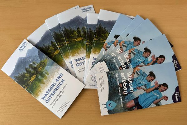 Wasser-Informationsfolder von den Wasserplattformen Wasseraktiv und gen blue.