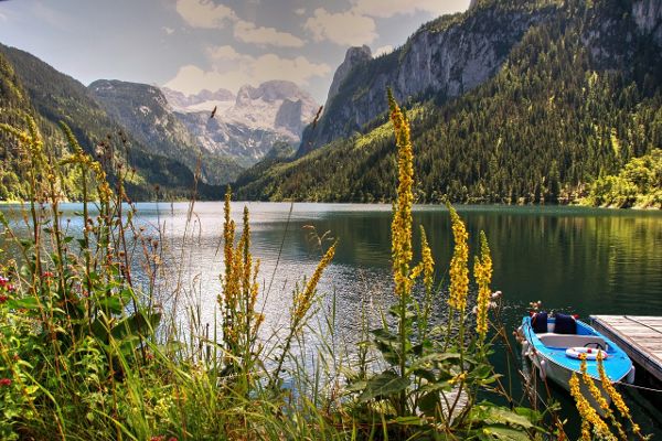 Blick vom vorderen Gosausee auf den Dachstein