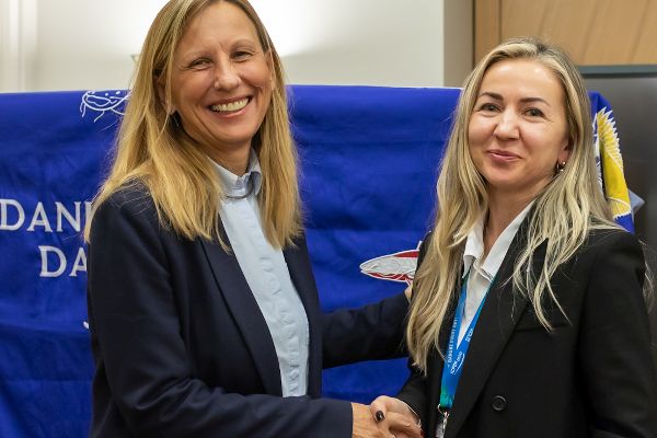Auf dem Foto sind links Frau Lidija Globevnik und rechts Frau Maria Shpanchyk zu sehen