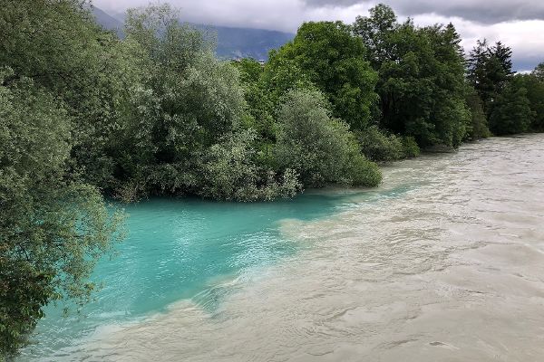 Der schwebstoffführende Inn bei Pill in Tirol