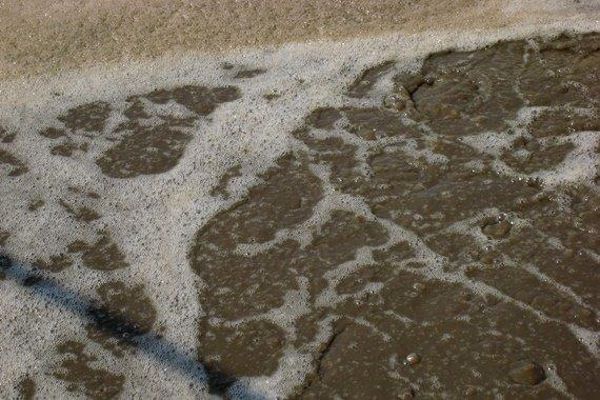 Abwasser im Belebungsbecken