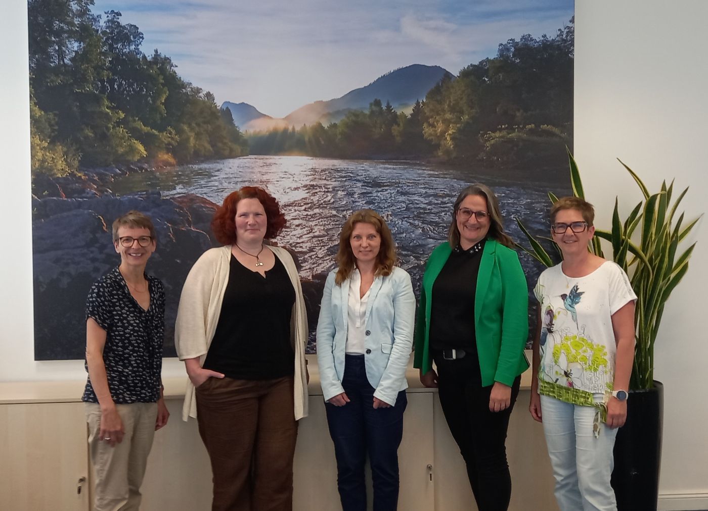 Fach-Jury des VIKI-Awards. Zu sehen von rechts nach links: Obersteiner, Markolin, Dvorak, Lettner, Moderatorin Bauer.