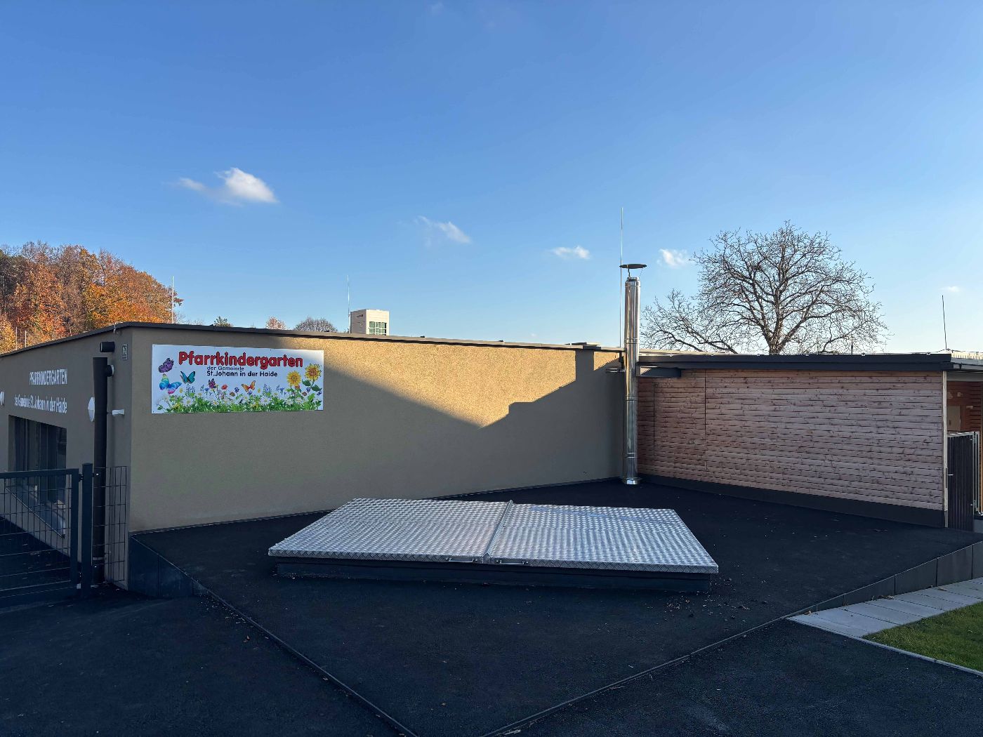 Das Hackgutlager des Kindergartens St. Johann in der Haide