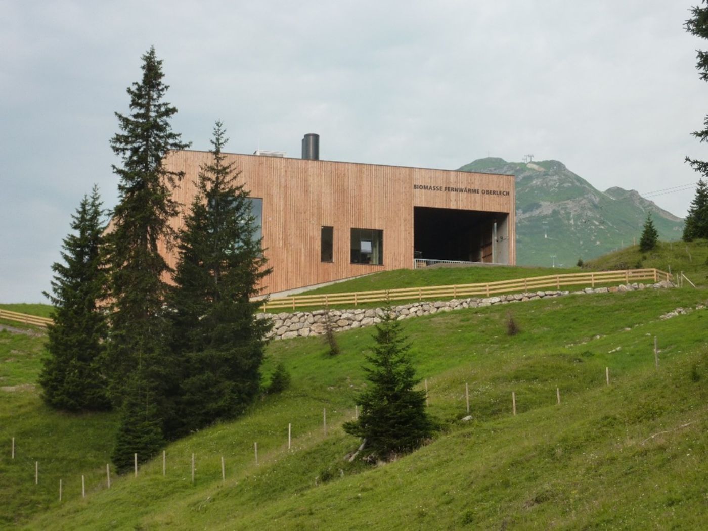 Heizhaus Biomasse Fernwärme Oberlech