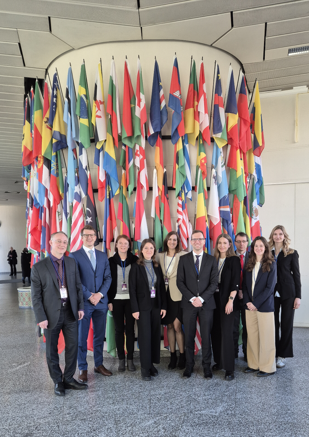 Gruppenfoto der Delegation bei der Überprüfungstagung im Jahr 2025