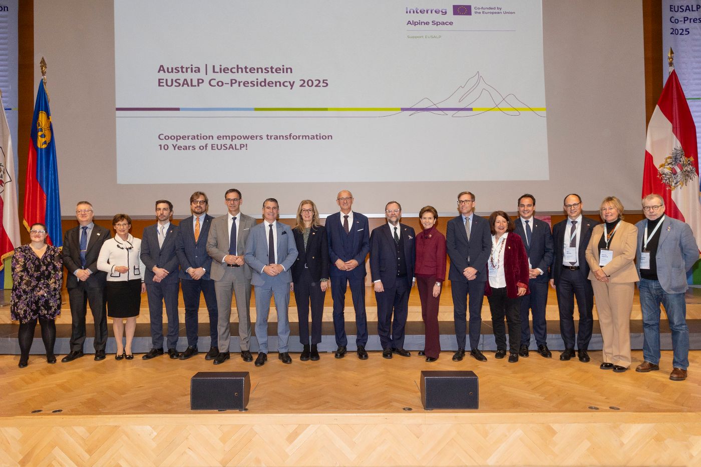 Gruppenfoto der Generalversammlung EUSALP 2025