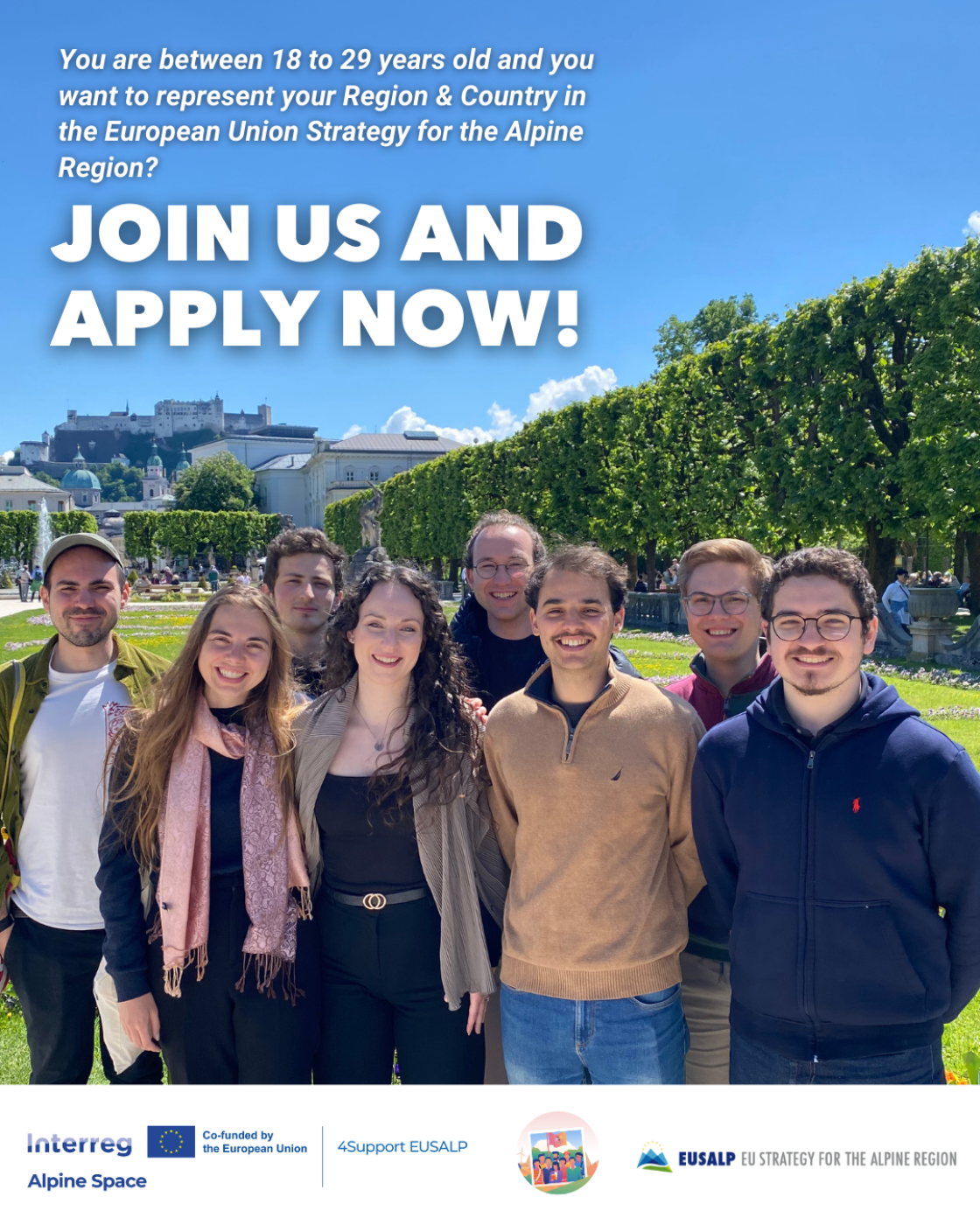 Flyer zur Bewerbung des EUSALP Jugendrats 2026 mit derzeitigen Mitgliedern des Jugendrats im Vordergrund und der Stadt Salzburg im Hintergrund sowie folgendem Text: "You are between 18 to 29 years old and you want to represent your Region & Yountry in the European Union Strategy for the Alpine Region? Join us and apply now!". Der Jugendrat findet statt in Kooperation mit Interreg Alpine Space, Projekt 4Support Eusalp und EU Strategie für den Alpenraum. 