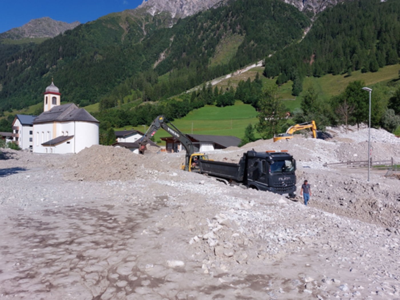 Aufräumarbeiten nach Ereignis mit viel Sedimenttransport 