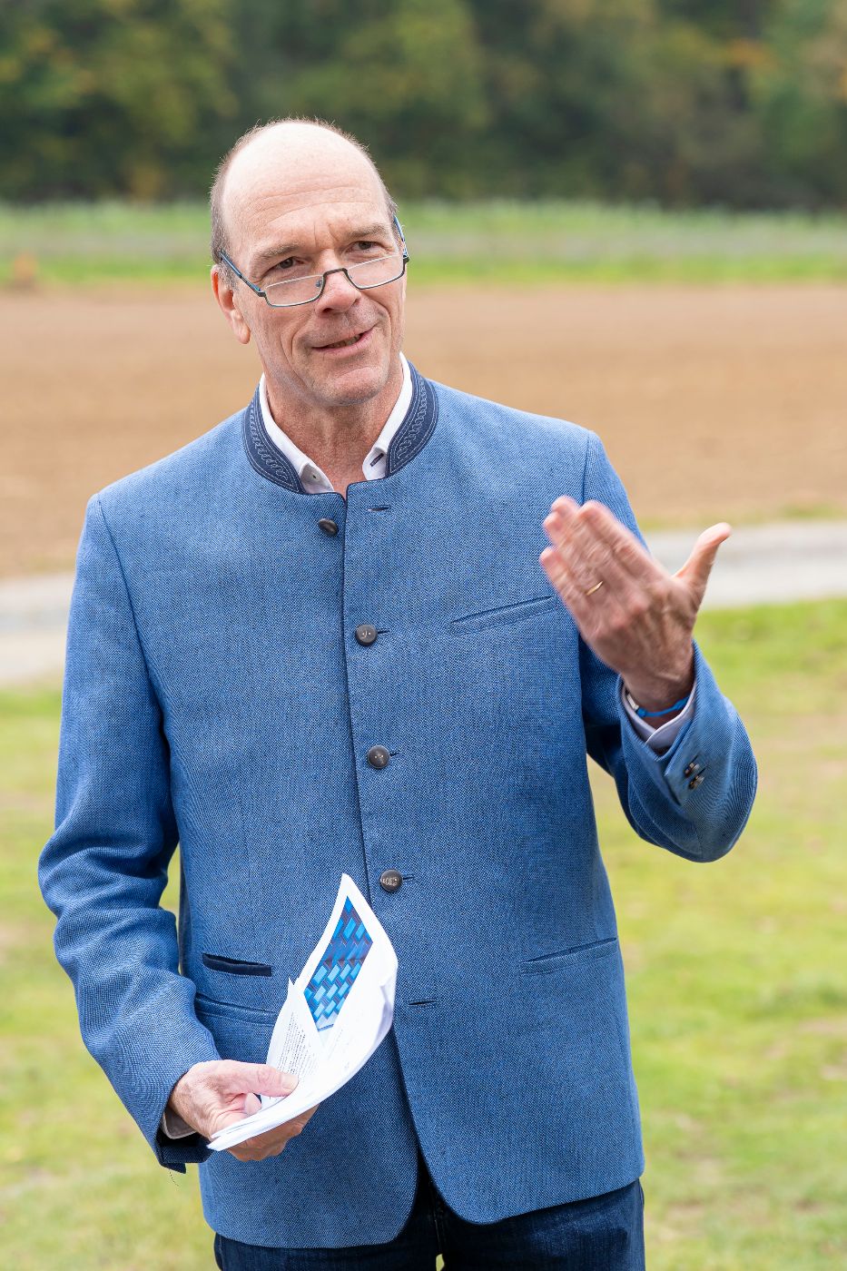 Abteilungsleiter Heinz Stiefelmeyer bei einer Ansprache.